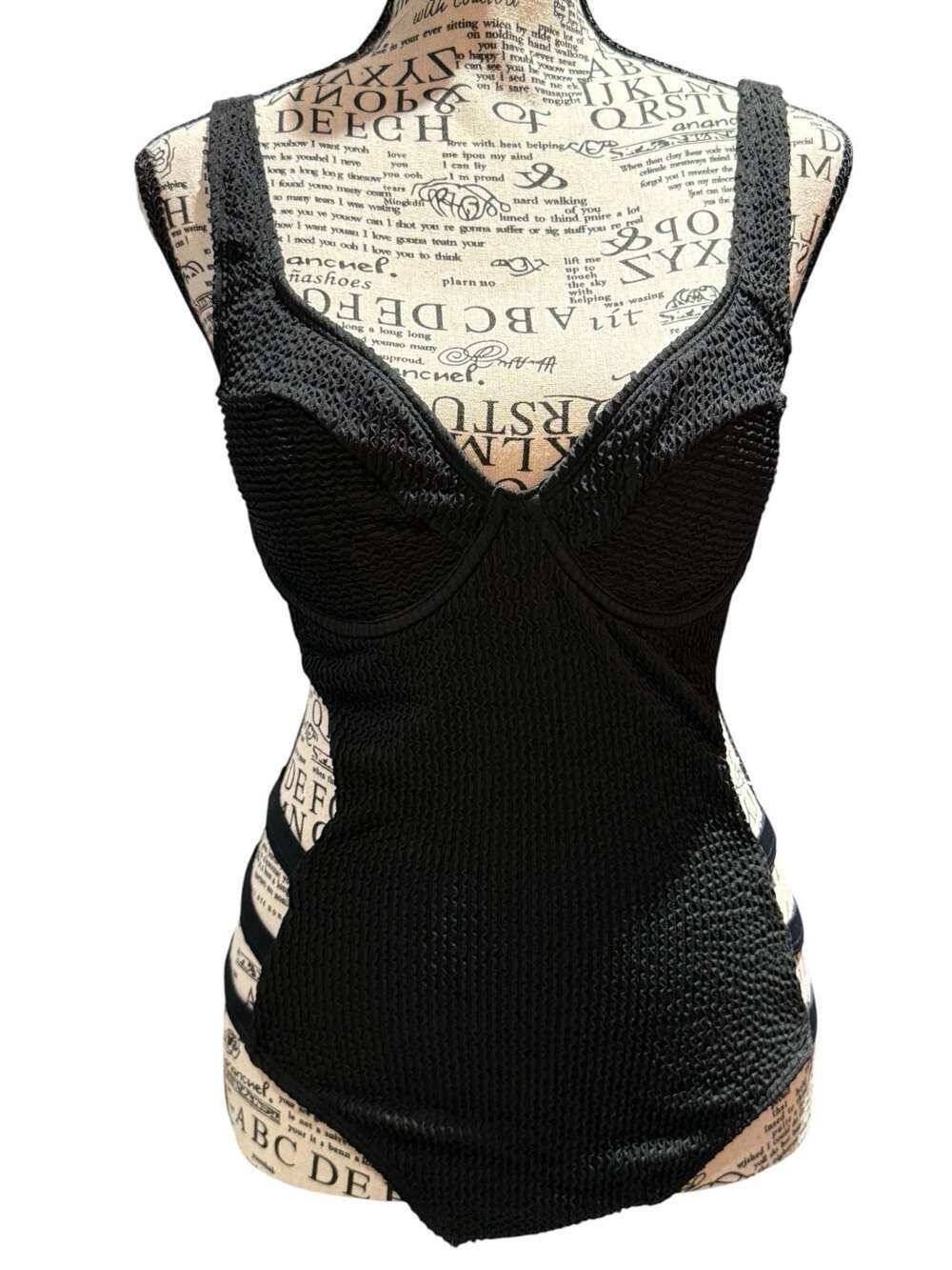 NWT Cupshe Black Textured One-Piece Swimsuit – Size Medium